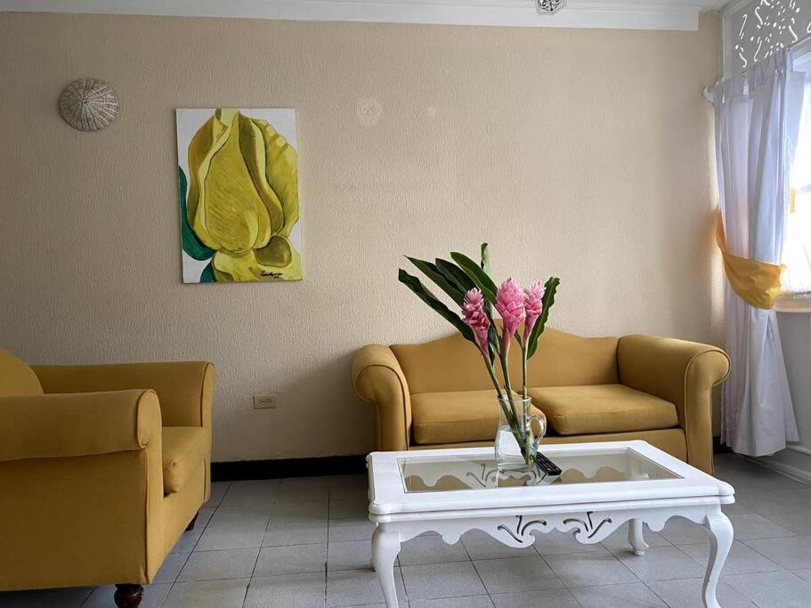 Lush Tropical Apartment Located In A 4-Star Resort Runaway Bay Dış mekan fotoğraf